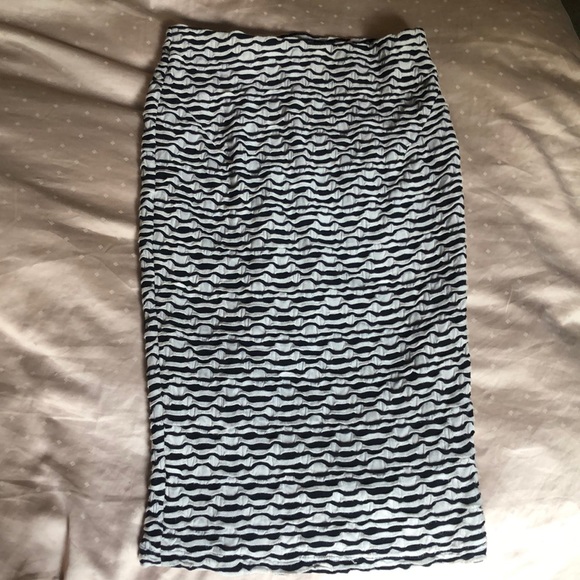 Black and white pencil skirt - Picture 2 of 3